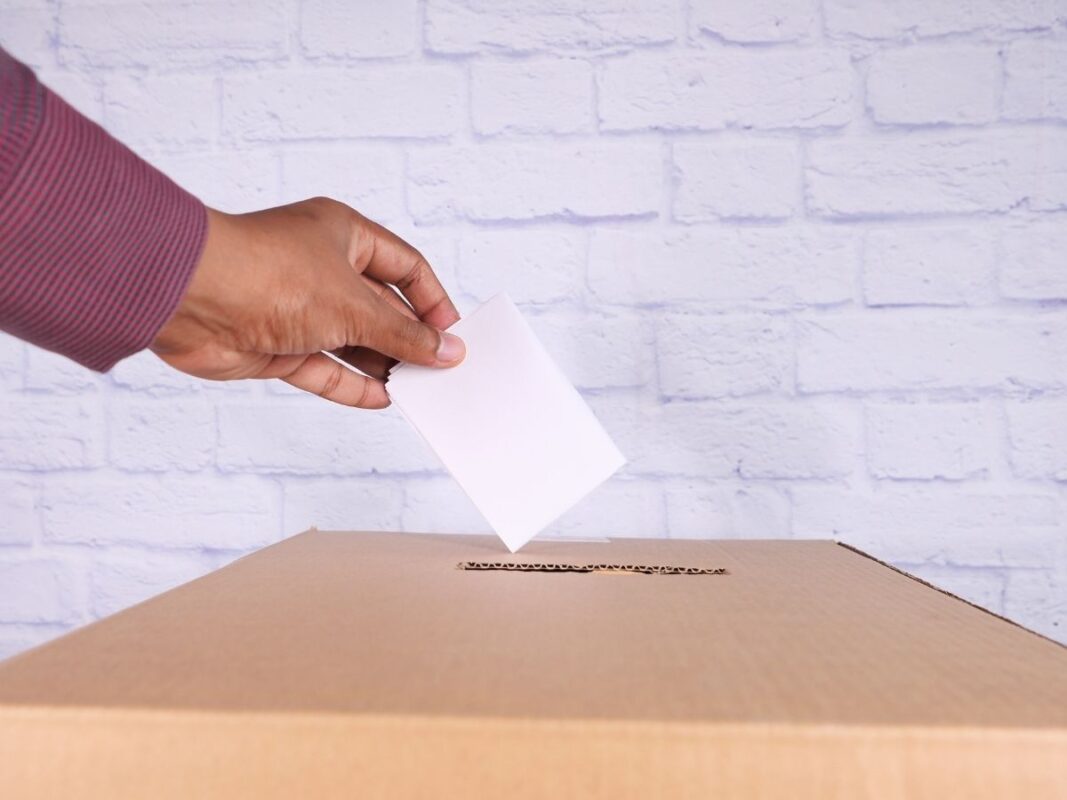 Kiracılar, genel kurul toplantılarına katılabilir ve konuşma hakkına sahiptirler. Fakat oy kullanma yetkileri olmadığı için, karar alma sürecine doğrudan müdahale edemezler.