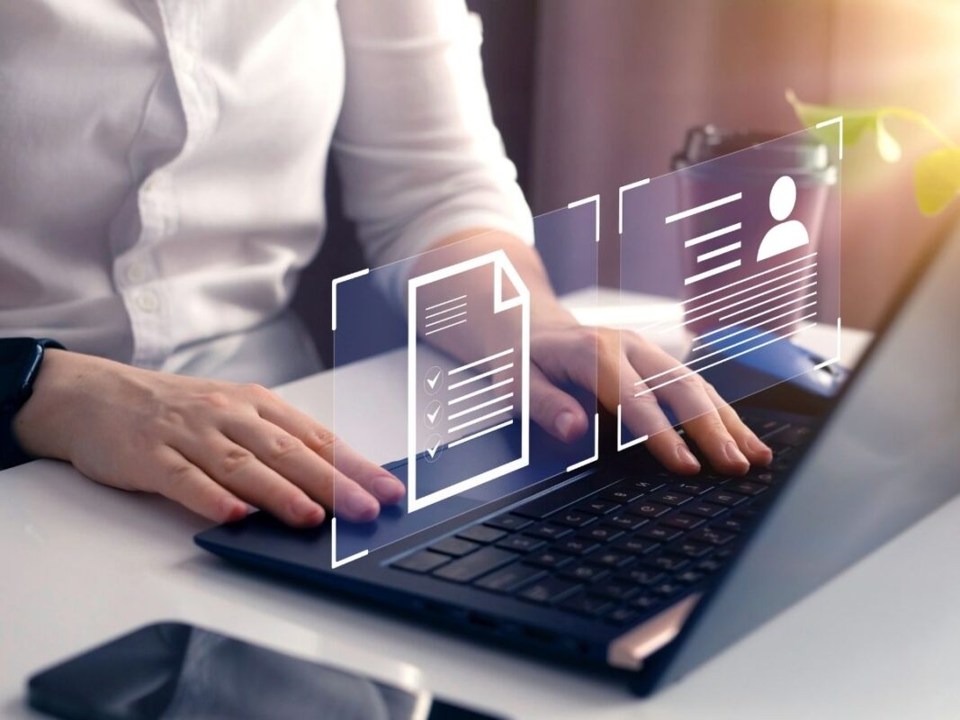 Site Yönetimi Yönetmeliği, 634 sayılı Kat Mülkiyeti Kanunu çerçevesinde sitelerin işleyişini ve yönetimini düzenleyen bir belgedir. Bu belge, sitedeki tüm kat maliklerini ve bağımsız bölüm hak sahiplerini bağlayıcı niteliktedir.